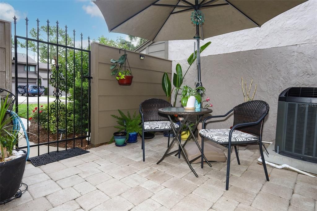 For Sale: $325,000 (2 beds, 2 baths, 1296 Square Feet)