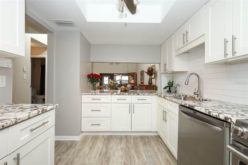 For Sale: $325,000 (2 beds, 2 baths, 1296 Square Feet)