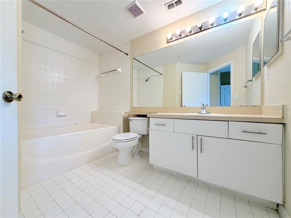 En Venta: $158,000 (3 camas, 2 baños, 1279 Pies cuadrados)