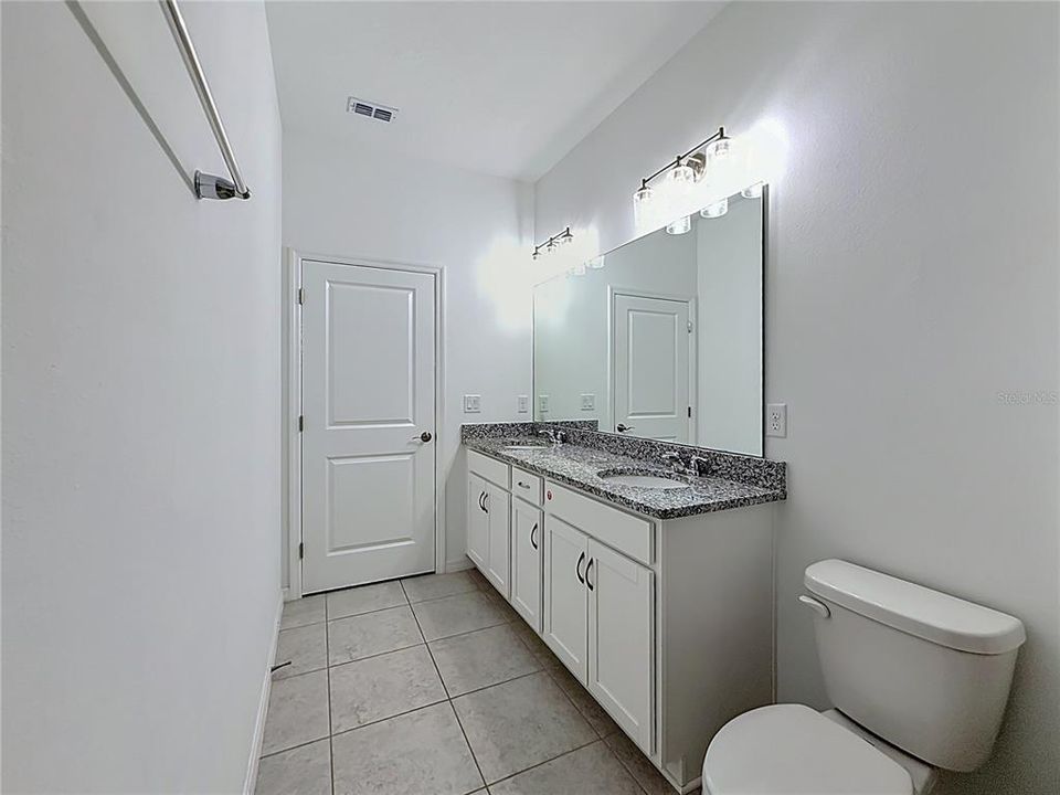 En Venta: $398,000 (4 camas, 3 baños, 2209 Pies cuadrados)