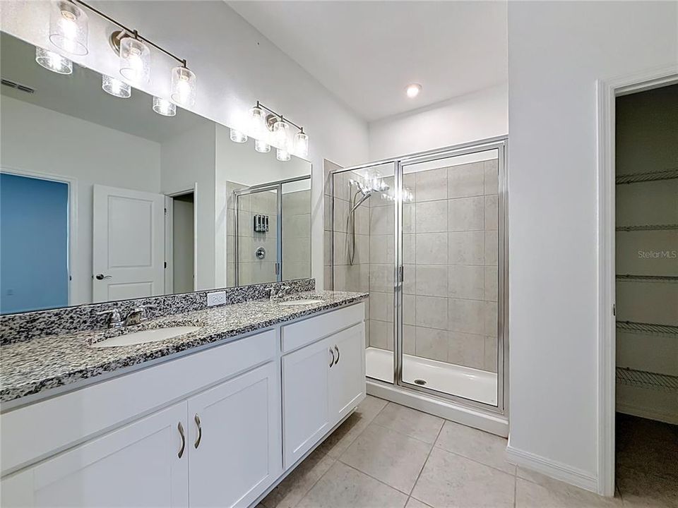 En Venta: $398,000 (4 camas, 3 baños, 2209 Pies cuadrados)
