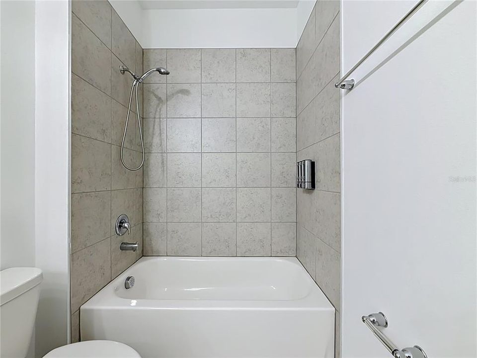 En Venta: $398,000 (4 camas, 3 baños, 2209 Pies cuadrados)