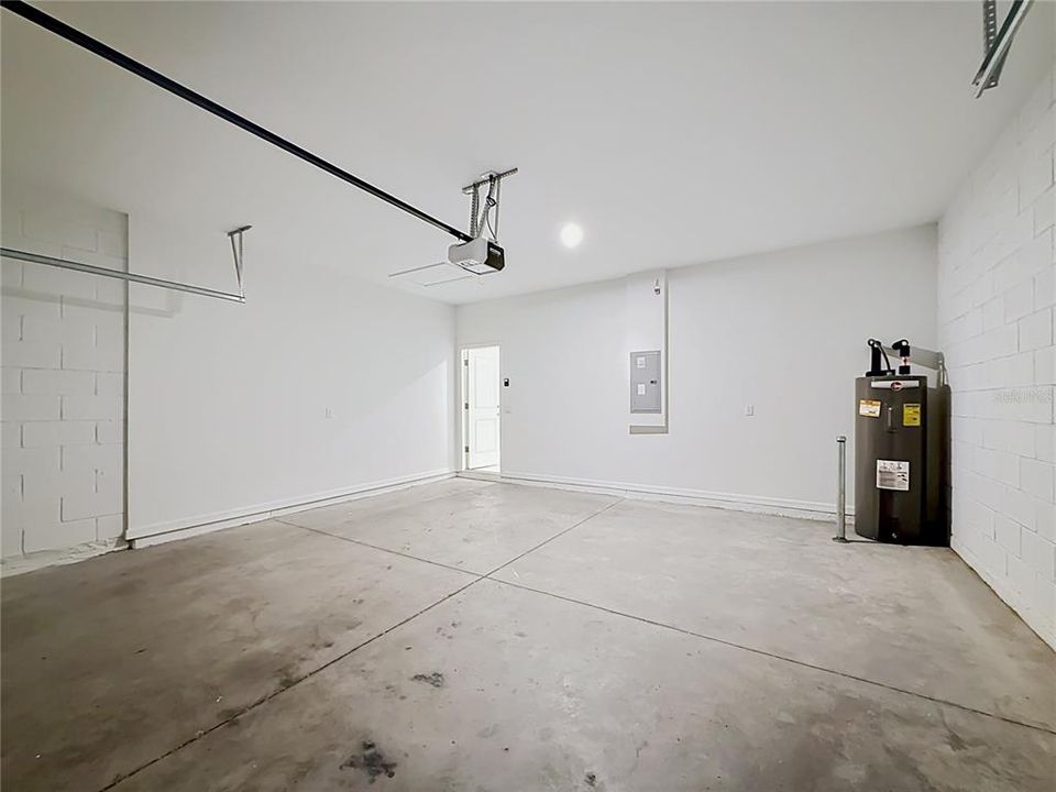 En Venta: $398,000 (4 camas, 3 baños, 2209 Pies cuadrados)