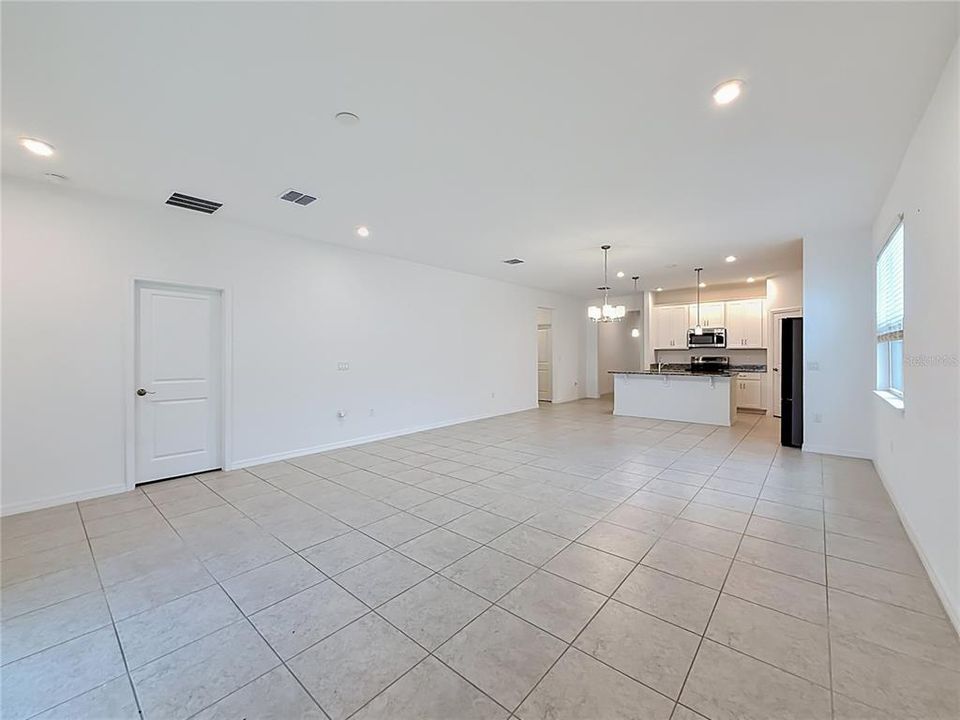 En Venta: $398,000 (4 camas, 3 baños, 2209 Pies cuadrados)