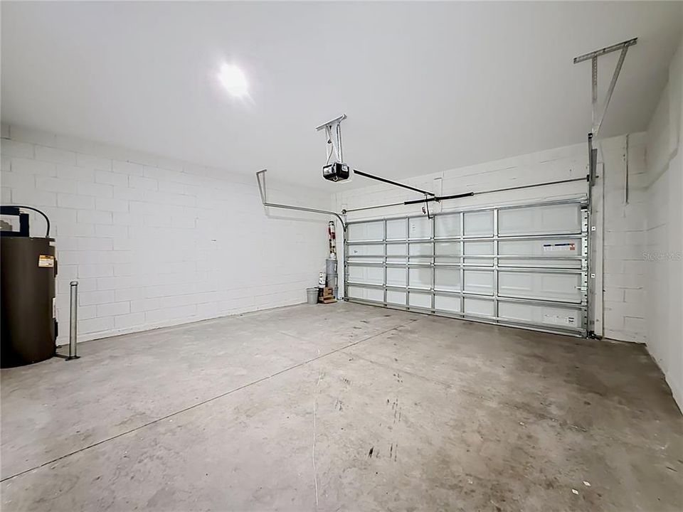 En Venta: $398,000 (4 camas, 3 baños, 2209 Pies cuadrados)