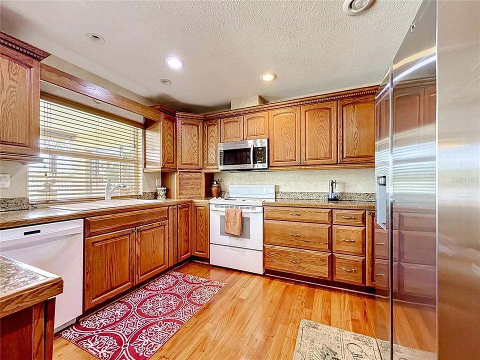 На продажу: $675,000 (3 спален, 2 ванн, 1990 Квадратных фут)