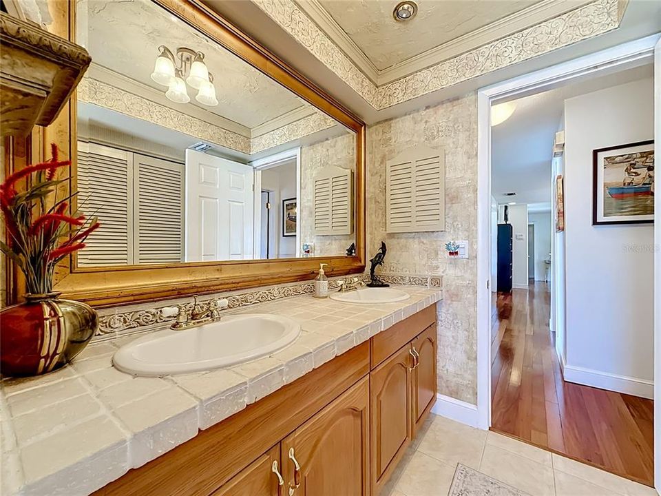 На продажу: $675,000 (3 спален, 2 ванн, 1990 Квадратных фут)