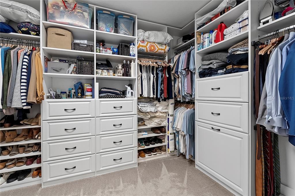 Activo con contrato: $449,999 (4 camas, 2 baños, 2476 Pies cuadrados)