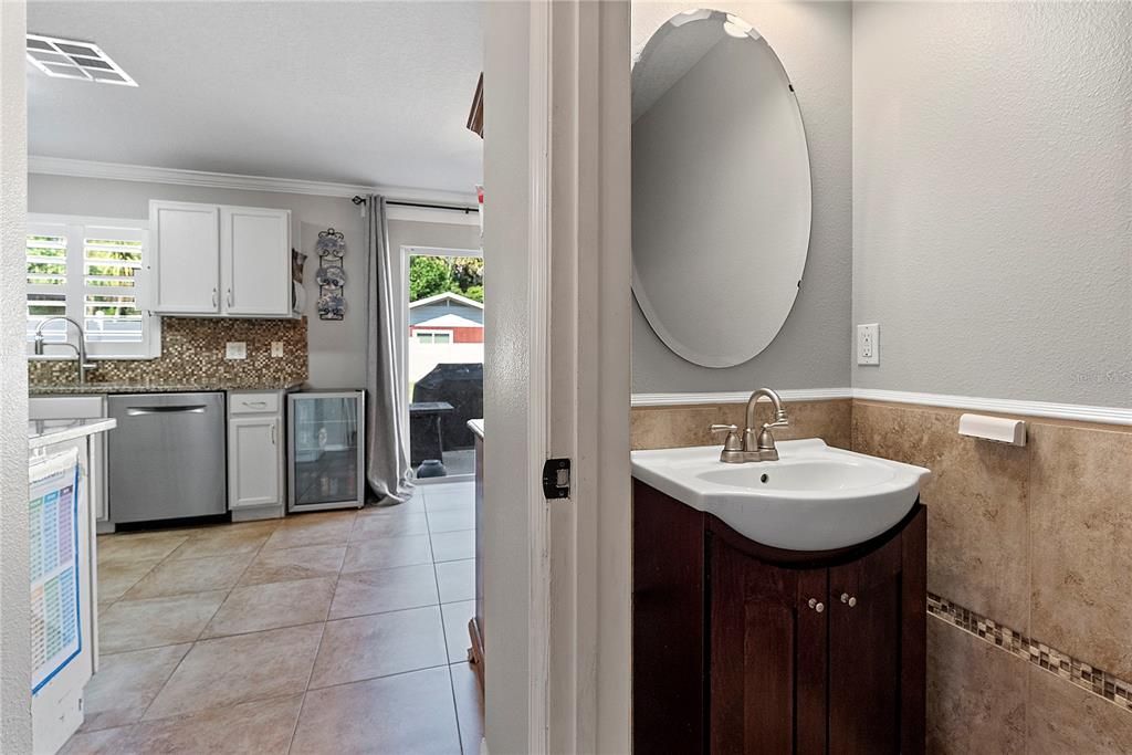 Activo con contrato: $449,999 (4 camas, 2 baños, 2476 Pies cuadrados)