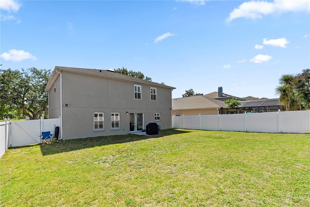 Activo con contrato: $449,999 (4 camas, 2 baños, 2476 Pies cuadrados)