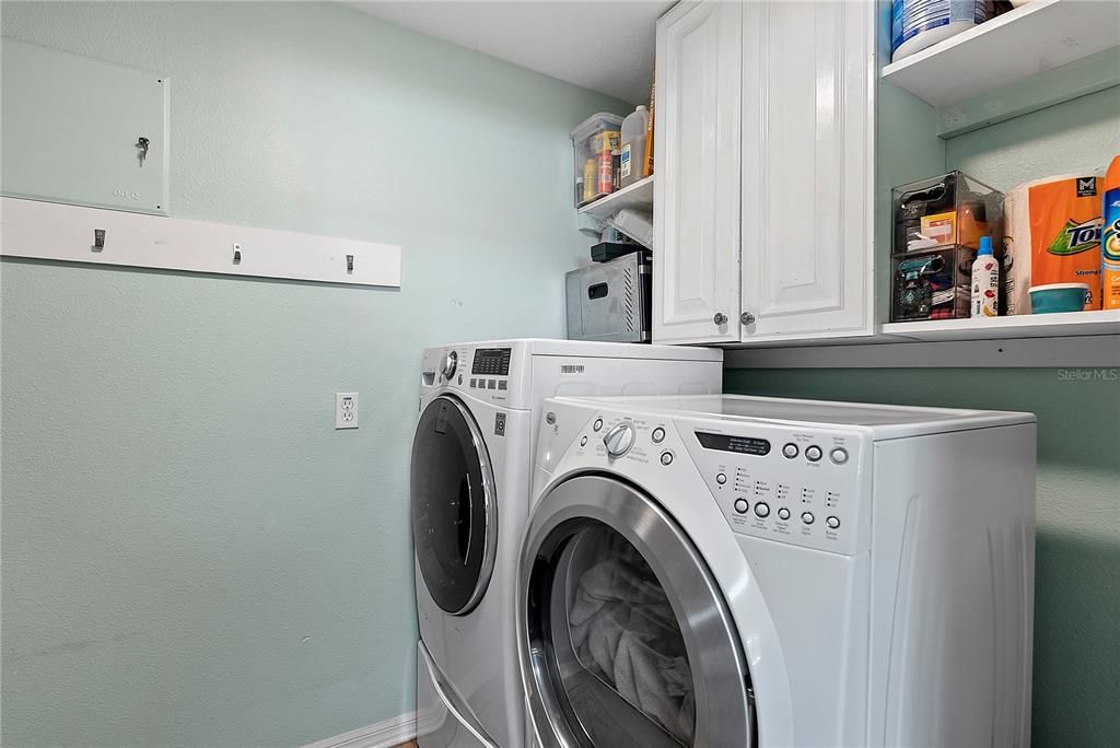 Activo con contrato: $449,999 (4 camas, 2 baños, 2476 Pies cuadrados)
