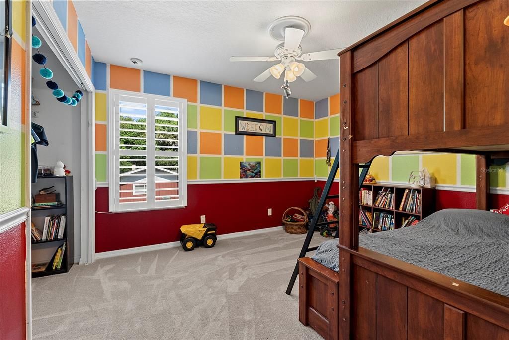 Activo con contrato: $449,999 (4 camas, 2 baños, 2476 Pies cuadrados)