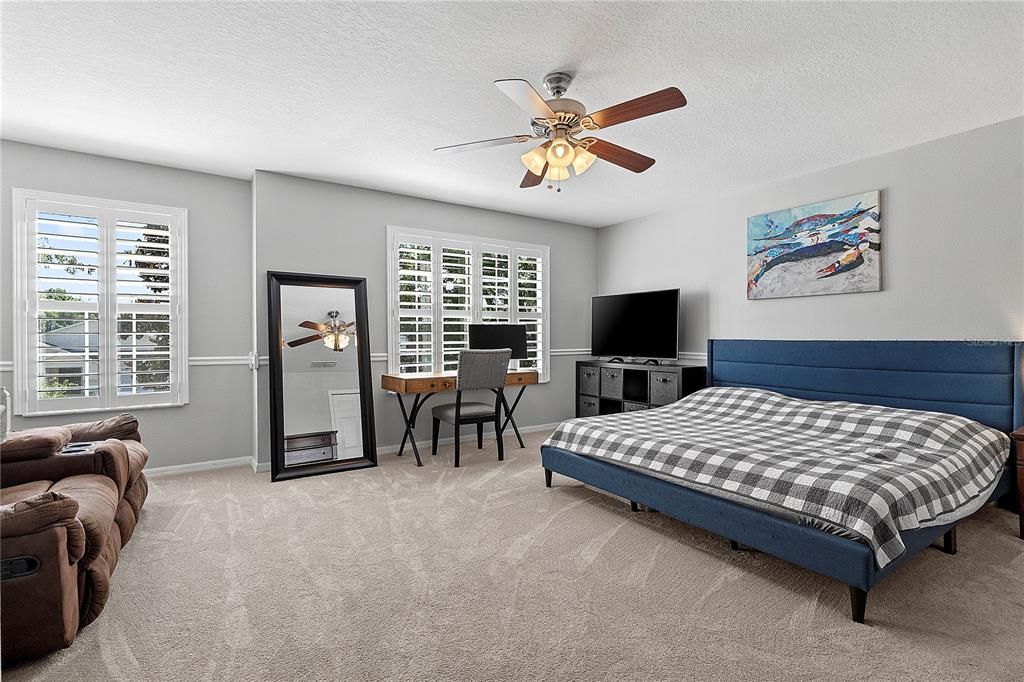 Activo con contrato: $449,999 (4 camas, 2 baños, 2476 Pies cuadrados)