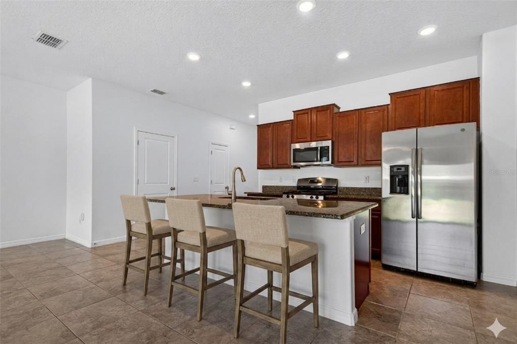 На продажу: $309,999 (3 спален, 2 ванн, 1601 Квадратных фут)
