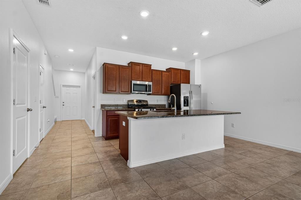 На продажу: $309,999 (3 спален, 2 ванн, 1601 Квадратных фут)
