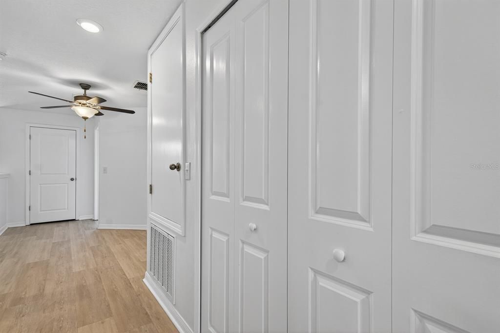 На продажу: $309,999 (3 спален, 2 ванн, 1601 Квадратных фут)