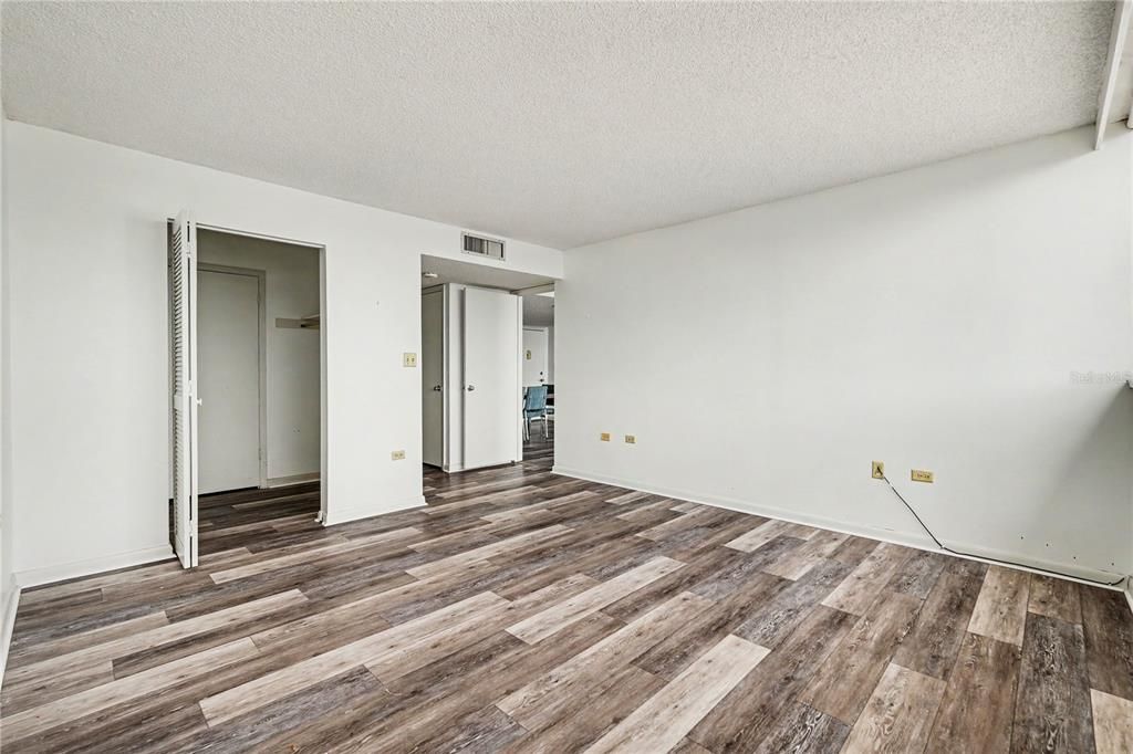 For Sale: $295,000 (2 beds, 2 baths, 1308 Square Feet)