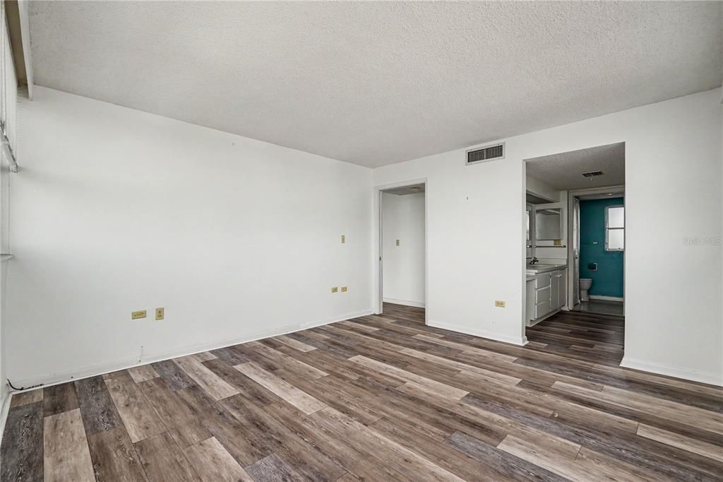 For Sale: $295,000 (2 beds, 2 baths, 1308 Square Feet)