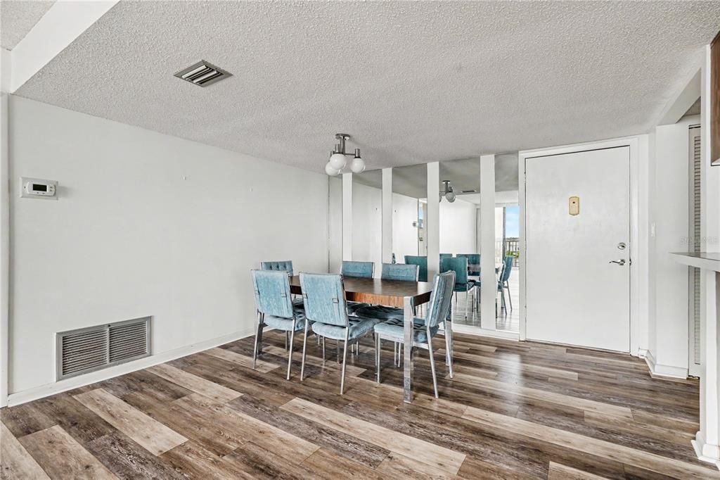 For Sale: $295,000 (2 beds, 2 baths, 1308 Square Feet)
