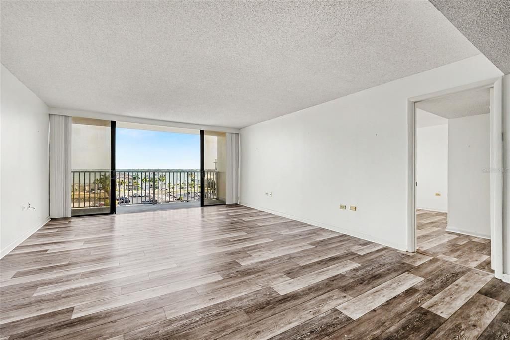 For Sale: $295,000 (2 beds, 2 baths, 1308 Square Feet)
