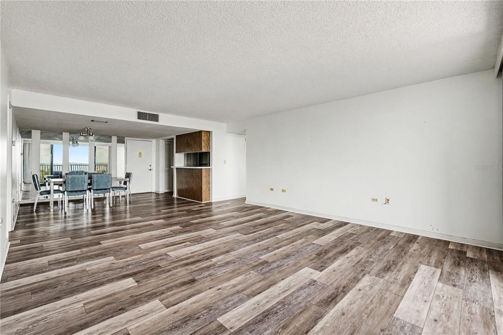 For Sale: $295,000 (2 beds, 2 baths, 1308 Square Feet)