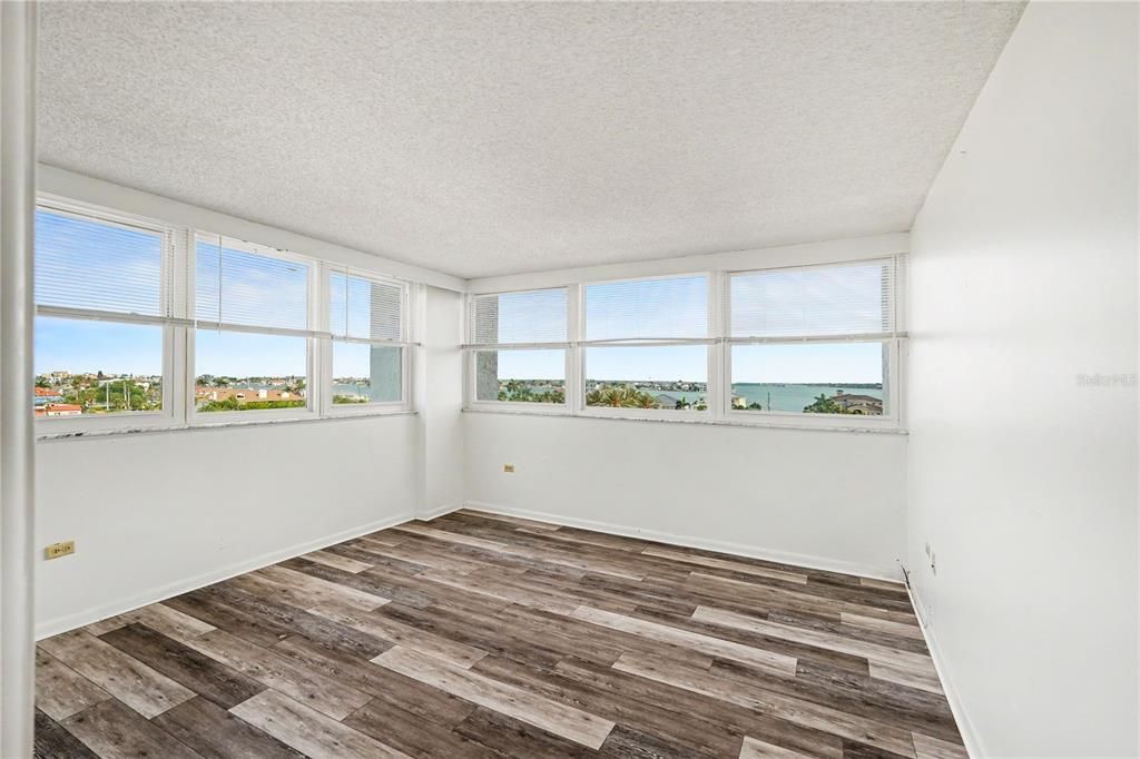 For Sale: $295,000 (2 beds, 2 baths, 1308 Square Feet)
