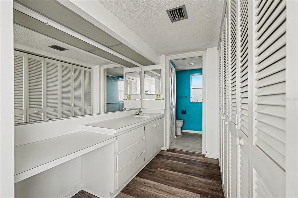For Sale: $295,000 (2 beds, 2 baths, 1308 Square Feet)