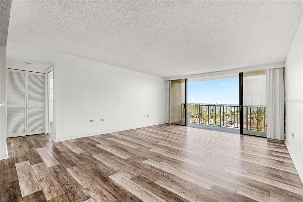 For Sale: $295,000 (2 beds, 2 baths, 1308 Square Feet)