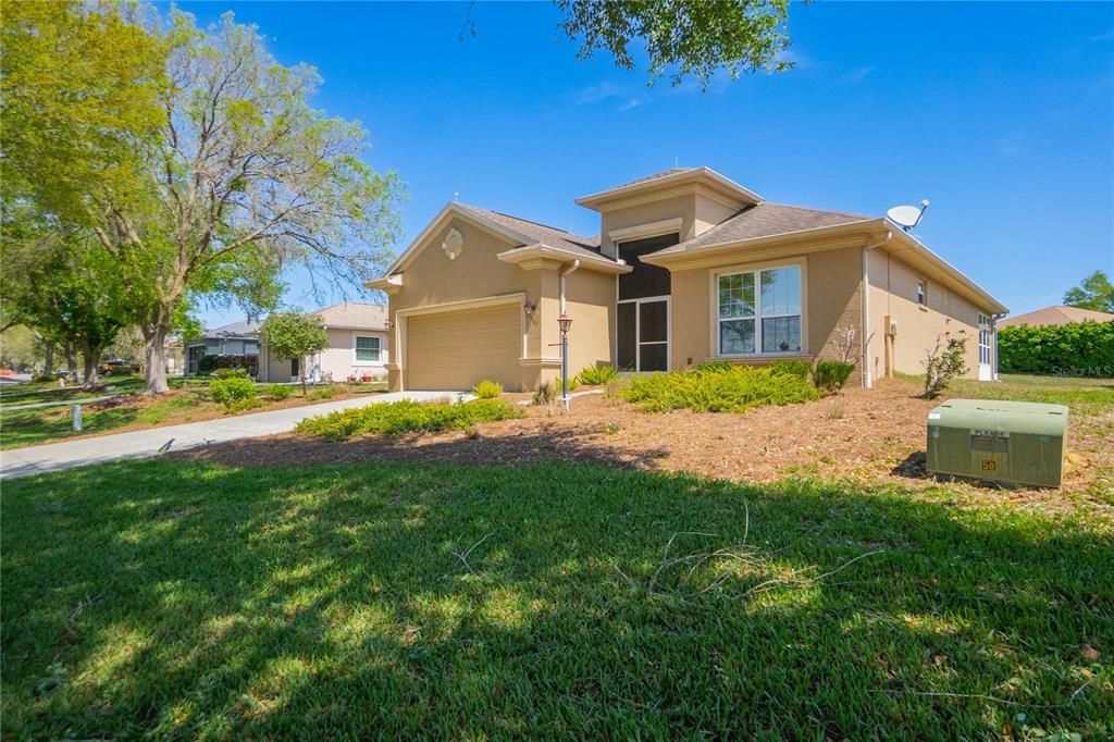 For Sale: $325,000 (3 beds, 2 baths, 1952 Square Feet)
