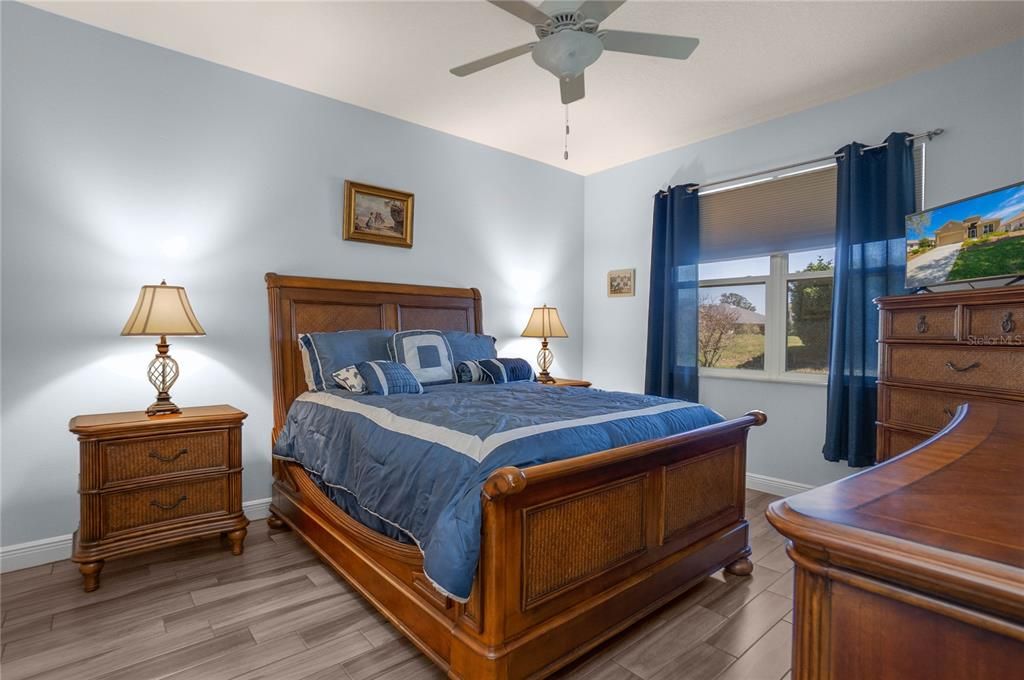 For Sale: $325,000 (3 beds, 2 baths, 1952 Square Feet)