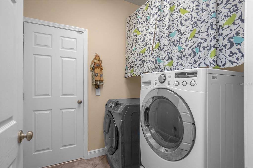 For Sale: $325,000 (3 beds, 2 baths, 1952 Square Feet)