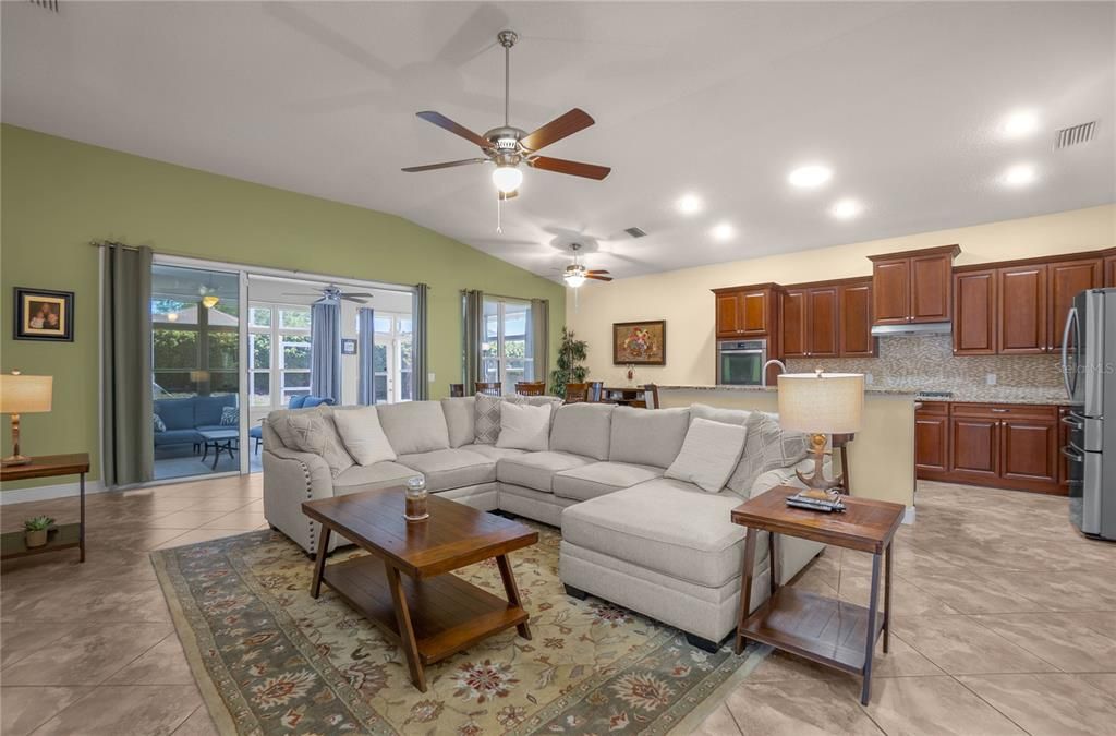 For Sale: $325,000 (3 beds, 2 baths, 1952 Square Feet)