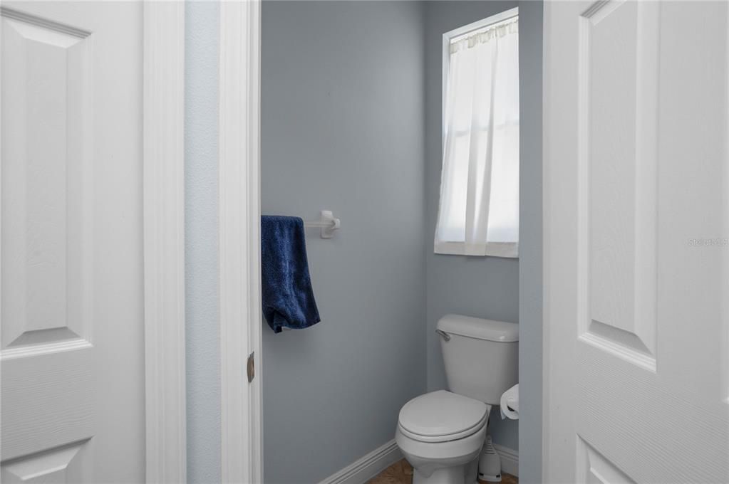 For Sale: $325,000 (3 beds, 2 baths, 1952 Square Feet)