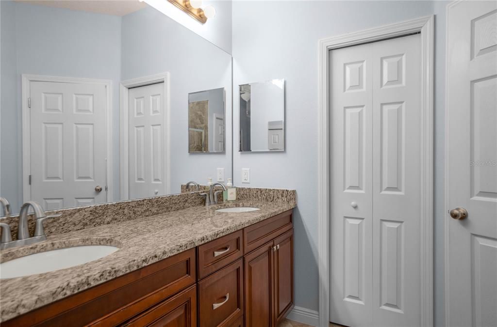For Sale: $325,000 (3 beds, 2 baths, 1952 Square Feet)