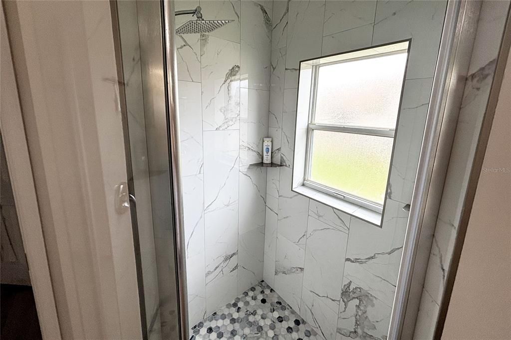 En Venta: $450,000 (3 camas, 2 baños, 2418 Pies cuadrados)