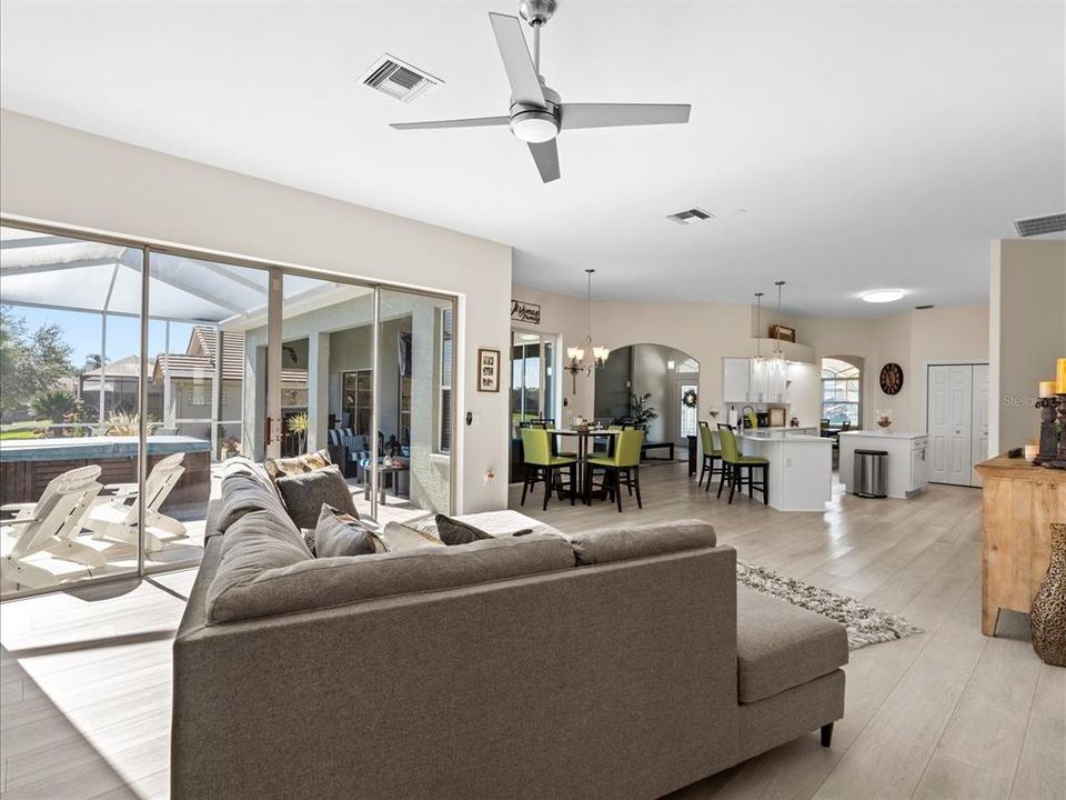 En Venta: $450,000 (3 camas, 2 baños, 2418 Pies cuadrados)
