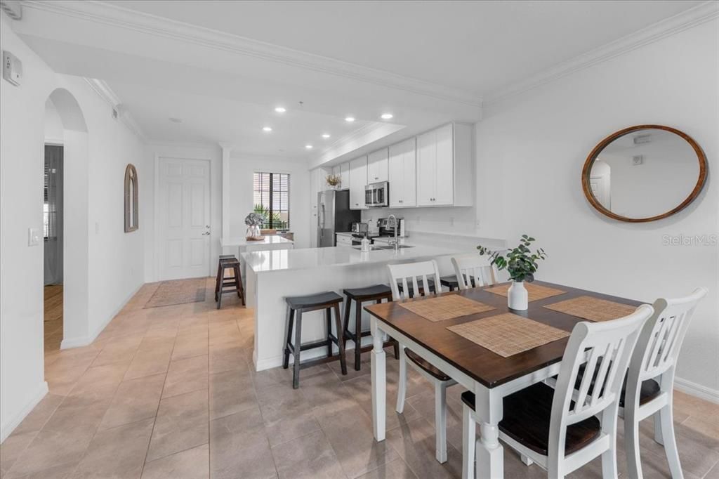 En Venta: $279,000 (2 camas, 2 baños, 1121 Pies cuadrados)