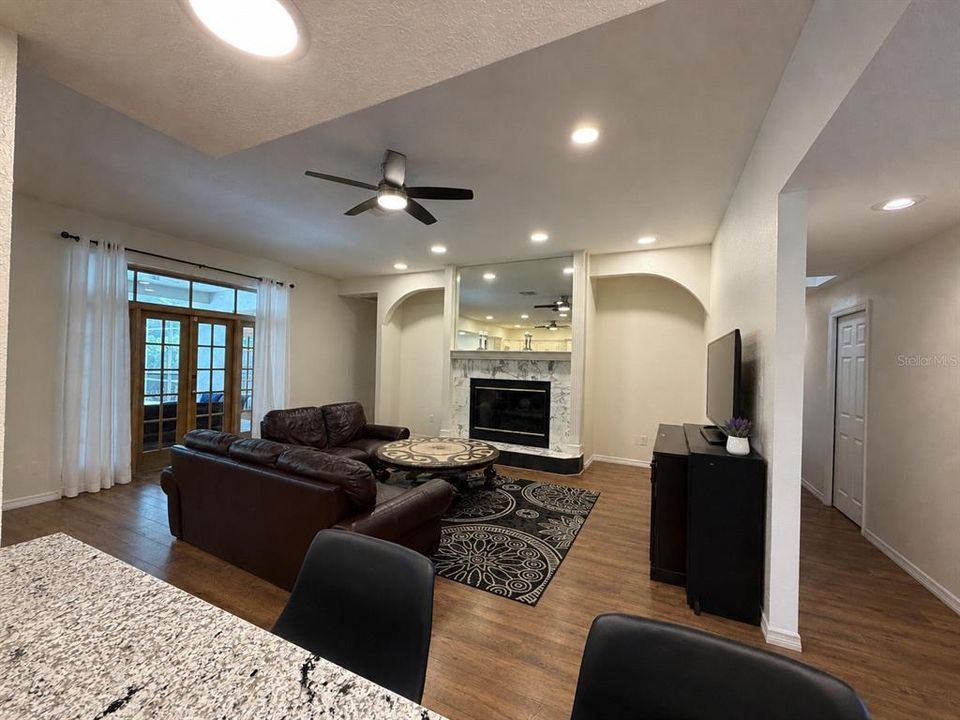 En Venta: $1,295,000 (5 camas, 5 baños, 4156 Pies cuadrados)