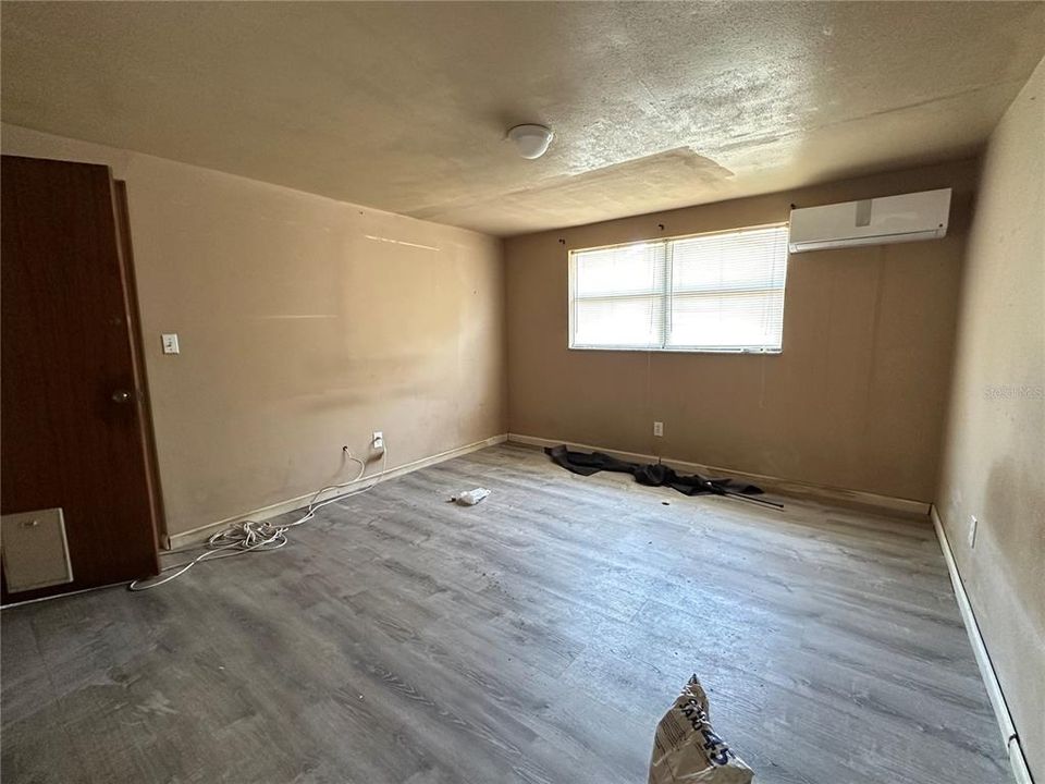 Activo con contrato: $350,000 (3 camas, 0 baños, 1476 Pies cuadrados)
