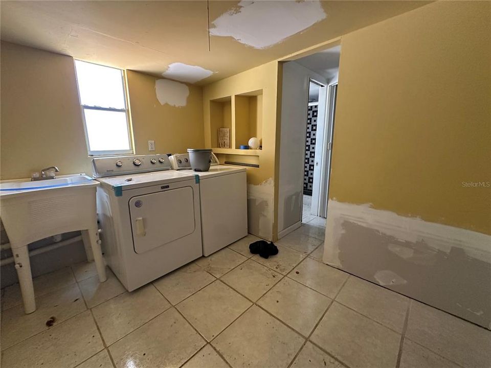 Activo con contrato: $350,000 (3 camas, 0 baños, 1476 Pies cuadrados)