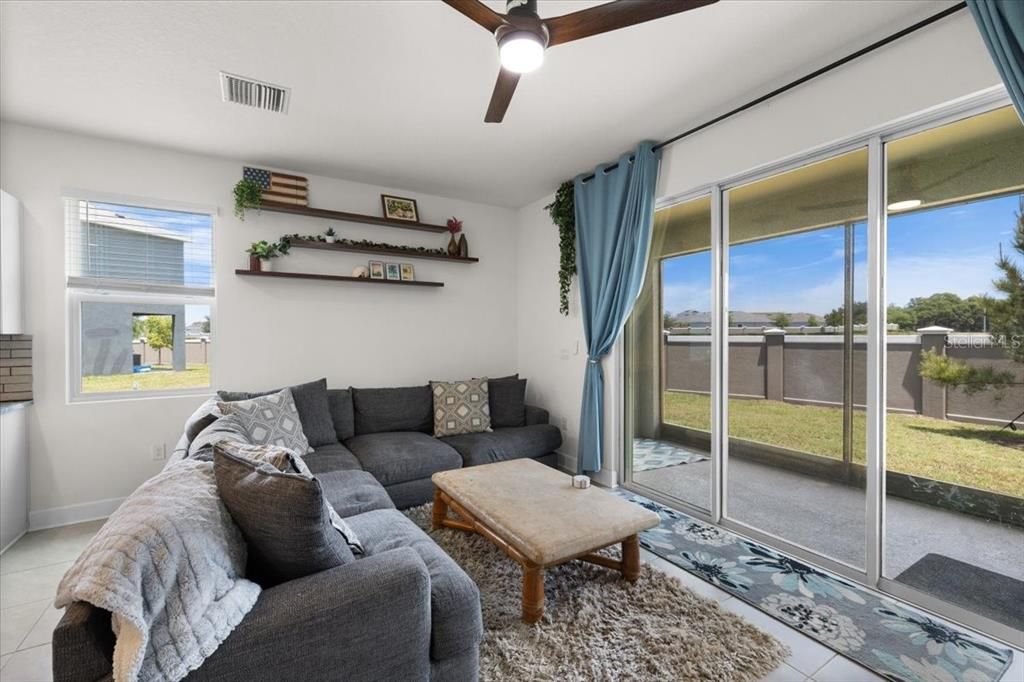 Activo con contrato: $275,000 (3 camas, 2 baños, 1758 Pies cuadrados)