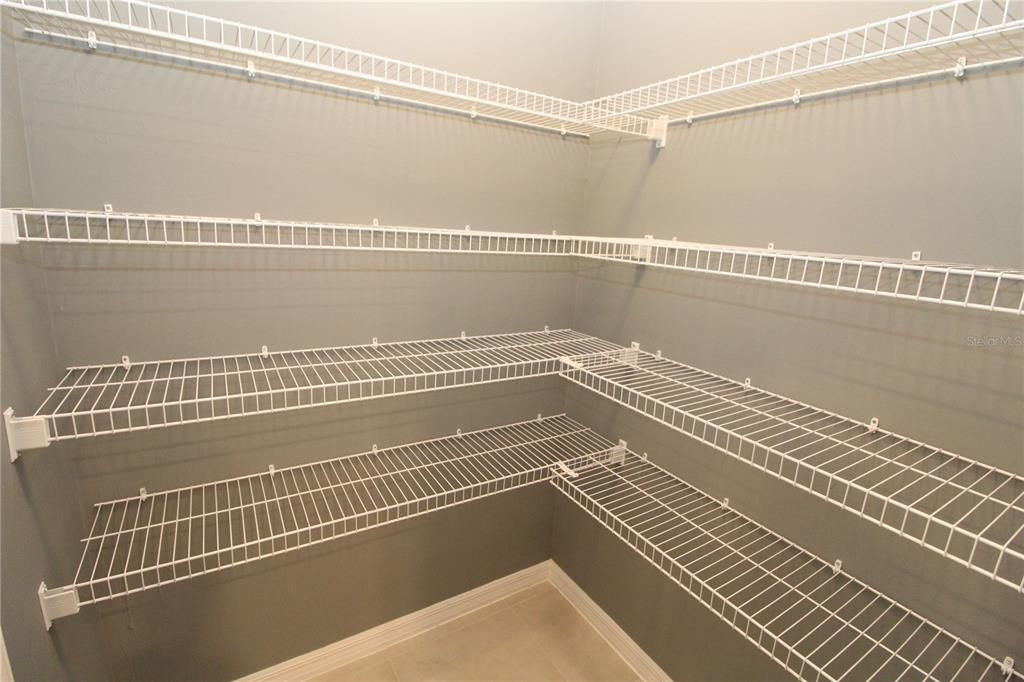 Activo con contrato: $325,000 (4 camas, 2 baños, 1812 Pies cuadrados)