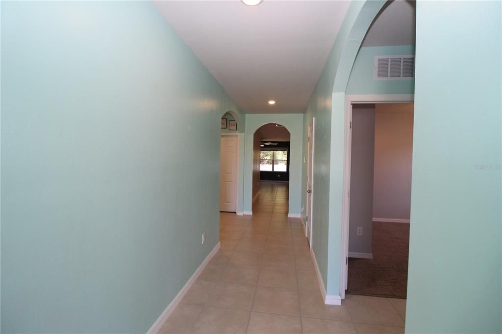 Activo con contrato: $325,000 (4 camas, 2 baños, 1812 Pies cuadrados)