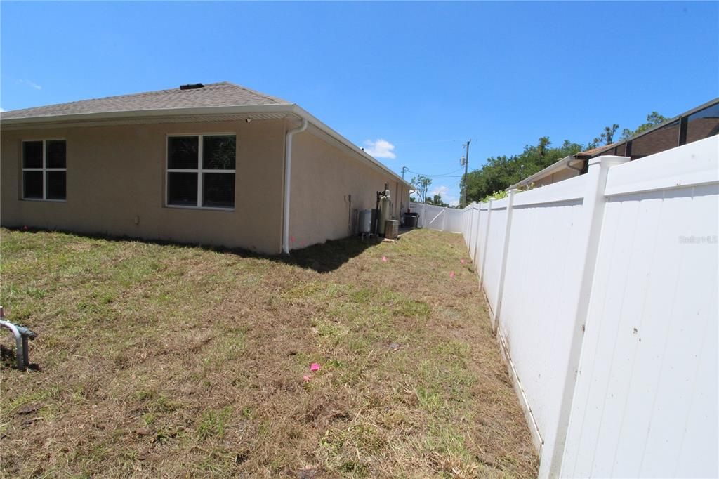 Activo con contrato: $325,000 (4 camas, 2 baños, 1812 Pies cuadrados)