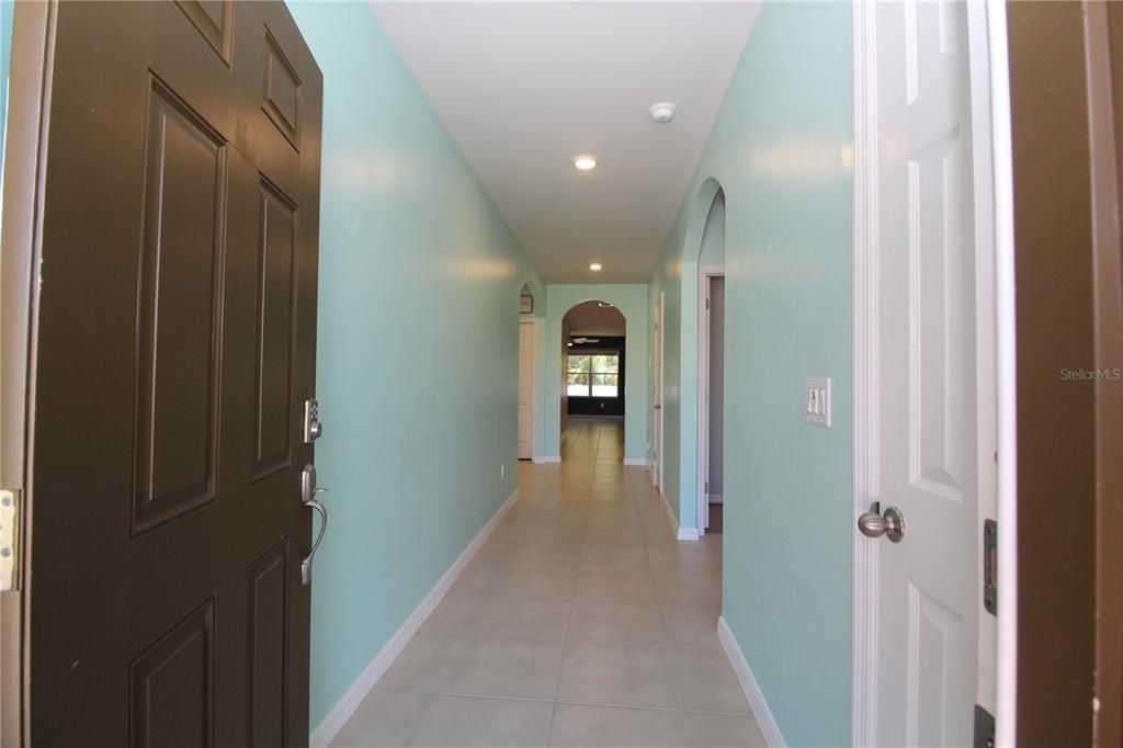 Activo con contrato: $325,000 (4 camas, 2 baños, 1812 Pies cuadrados)