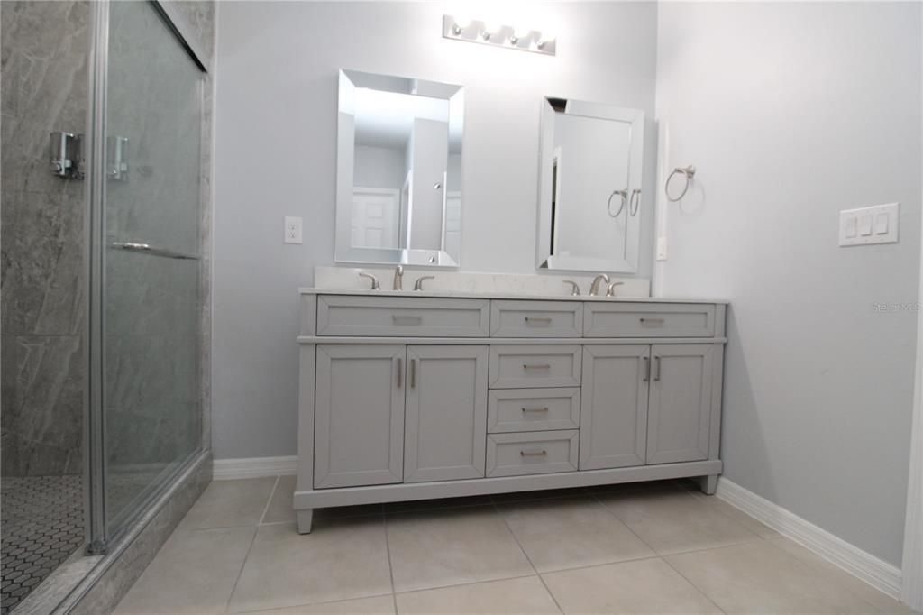 Activo con contrato: $325,000 (4 camas, 2 baños, 1812 Pies cuadrados)