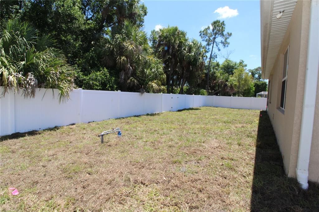 Activo con contrato: $325,000 (4 camas, 2 baños, 1812 Pies cuadrados)