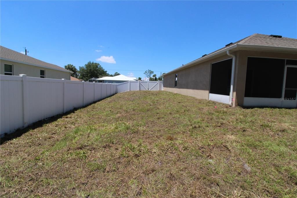 Activo con contrato: $325,000 (4 camas, 2 baños, 1812 Pies cuadrados)