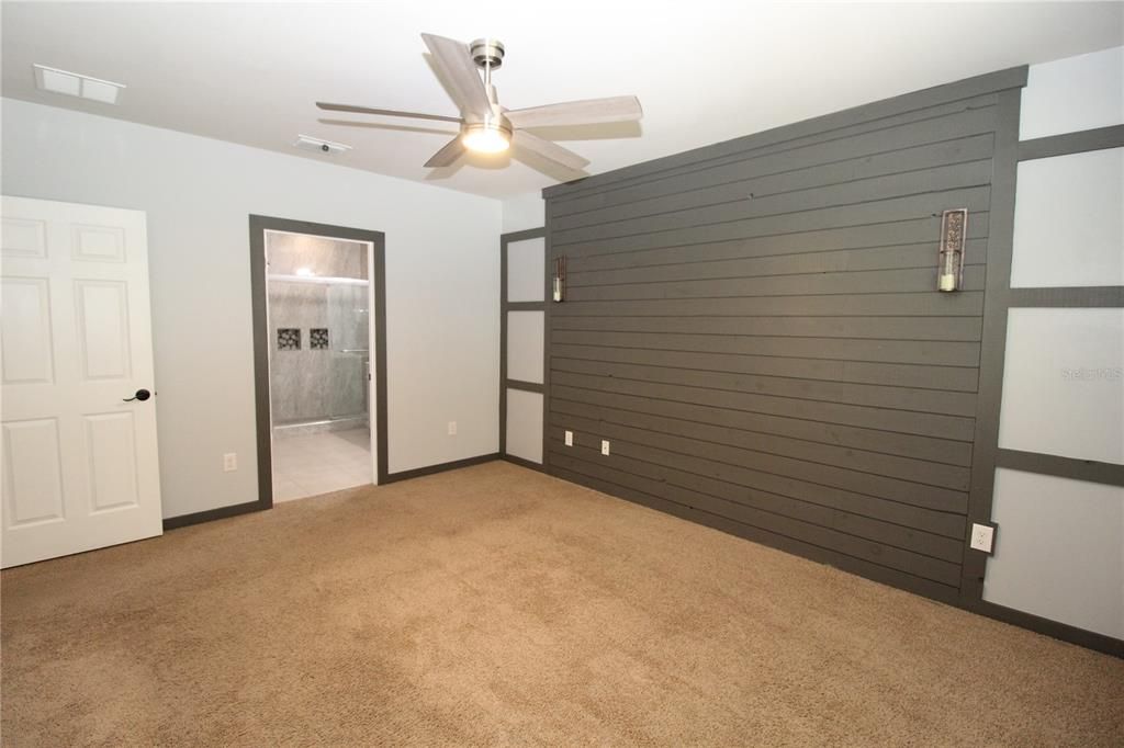 Activo con contrato: $325,000 (4 camas, 2 baños, 1812 Pies cuadrados)