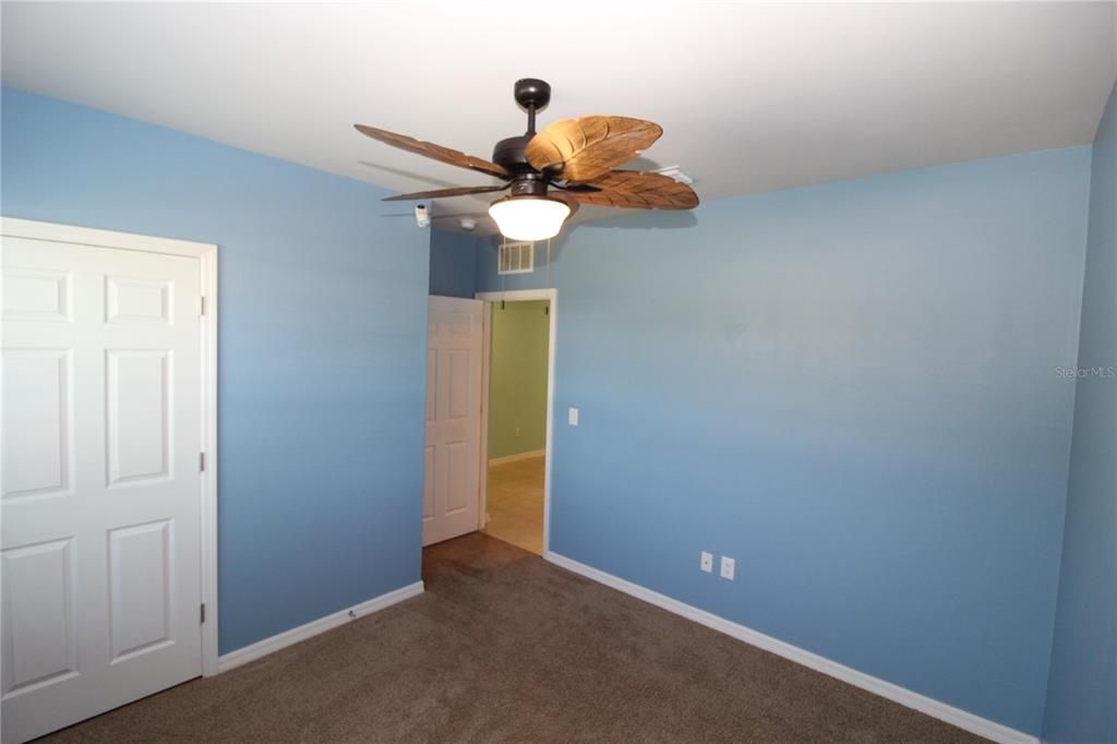 Activo con contrato: $325,000 (4 camas, 2 baños, 1812 Pies cuadrados)